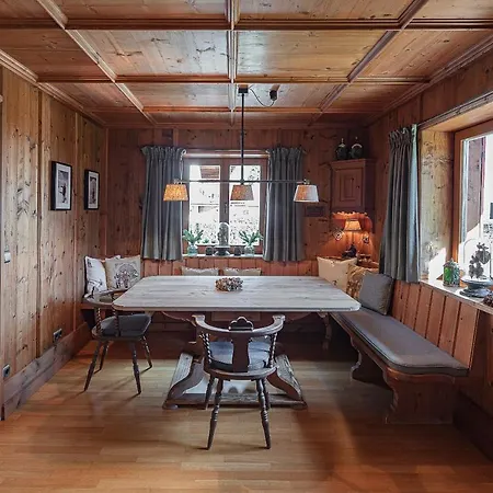 Chalet Molterer, Ski-in Ski-out & Sauna Holiday home Kitzbuhel