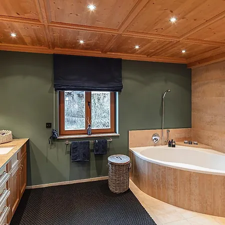 Chalet Molterer, Ski-in Ski-out & Sauna * Kitzbuhel
