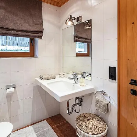 Chalet Molterer, Ski-in Ski-out & Sauna Kitzbuhel