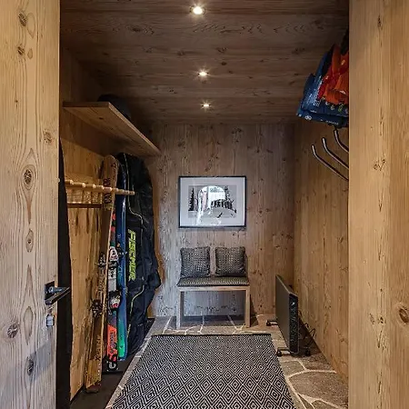 Holiday home Chalet Molterer, Ski-in Ski-out & Sauna Kitzbuhel