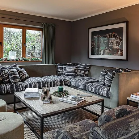Chalet Molterer, Ski-in Ski-out & Sauna Kitzbuhel