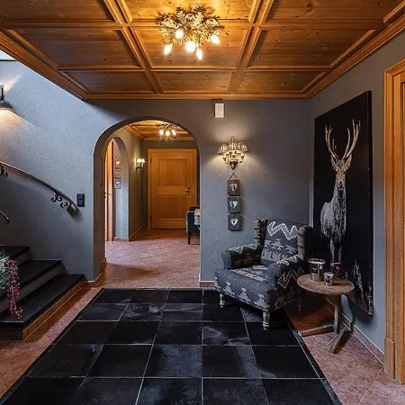 Chalet Molterer, Ski-in Ski-out & Sauna * Kitzbuhel
