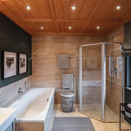 Chalet Molterer, Ski-in Ski-out & Sauna Kitzbuhel