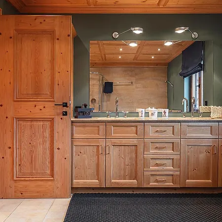 Holiday home Chalet Molterer, Ski-in Ski-out & Sauna Kitzbuhel