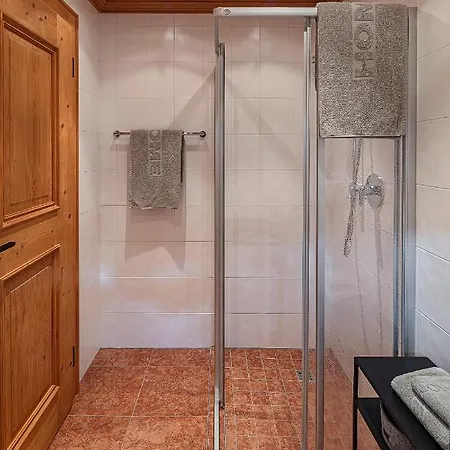 Chalet Molterer, Ski-in Ski-out & Sauna Holiday home *